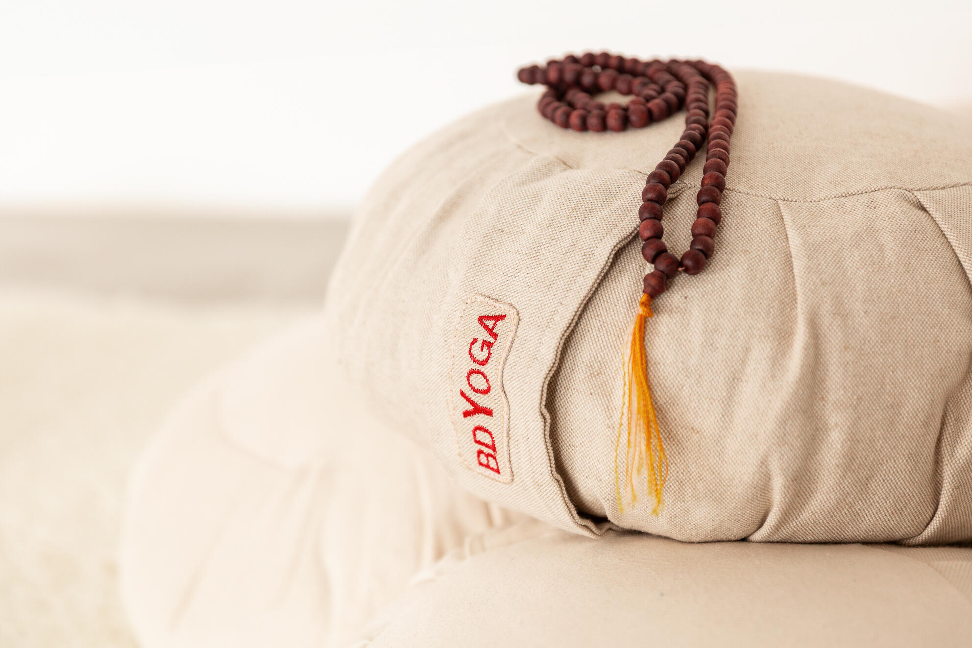 Yogasitzkissen und Gebetskette